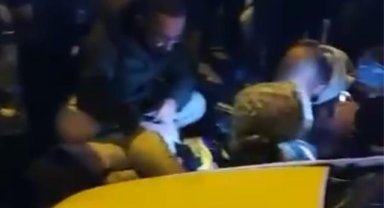 Ticari taksi ile motosiklet çarpıştı: 1'i ağır 2 yaralı