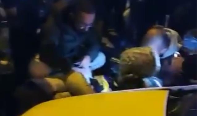 Ticari taksi ile motosiklet çarpıştı: 1'i ağır 2 yaralı