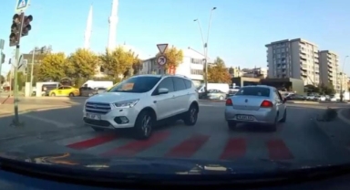 Yolu karıştırınca ters yönde ilerledi
