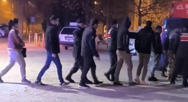 11 kaçak göçmen jandarmadan kaçamadı