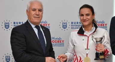 Başkan Bozbey, dünya şampiyonu Dilek Yavaş’ı ağırladı