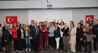 Başkan Özdemir Nilüferli kadınların ödül sevincini paylaştı