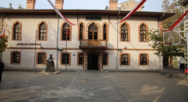 Bu okul 556 yıldır kesintisiz eğitim veriyor