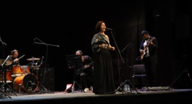 Bursa’da Feryal Öney ile türkü dolu gece