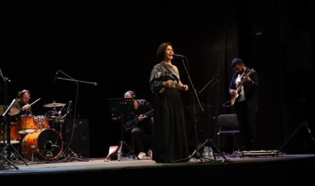 Bursa’da Feryal Öney ile türkü dolu gece