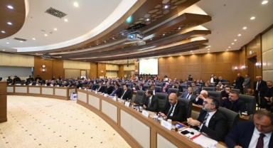 Büyükşehir Meclisi'nde camilere asılan tabela tartışması