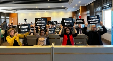 CHP Yıldırım Meclis üyeleri Kayyum atamalarını protesto etti