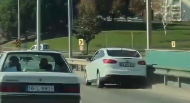 Direksiyon başında fenalaştı, bir sağa bir sola çarptı
