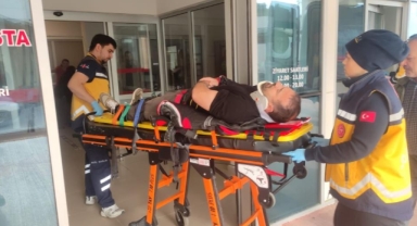 Dönüş yapan araca çarpmamak için kayıp düştü