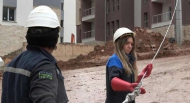 Elektriğe kadın eli