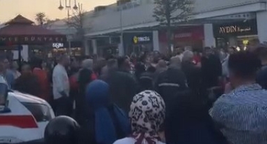 Eli yürüyen merdivene sıkışan çocuğun parmağı koptu