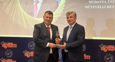Gıyasettin Bingöl'e Yaşam Boyu Eğitim Ödülü