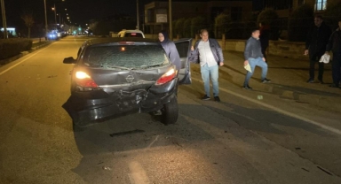 İnegöl'de 2 otomobil çarpıştı: 4 yaralı