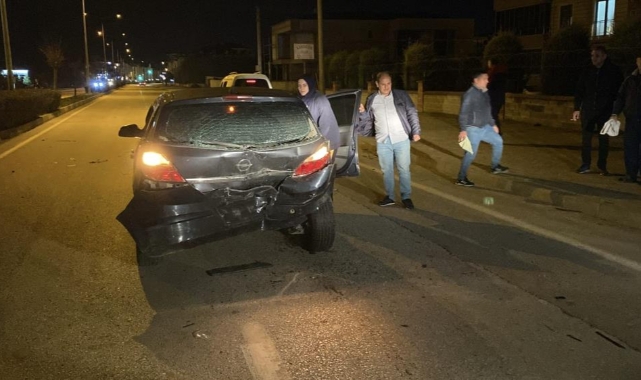 İnegöl'de 2 otomobil çarpıştı: 4 yaralı