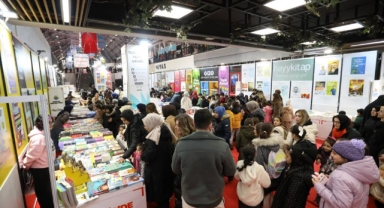 İnegöl'de Kitap fuarına öğrenci akını