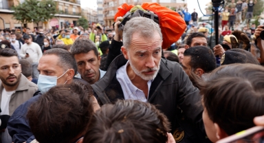 İspanya'da sel mağdurları Kral Felipe ve Başbakan Saznchez’e saldırdı