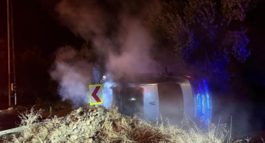 İznik'te kaza yapan otomobil alev alev yandı
