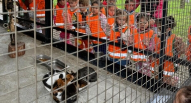 Küçük hayvanseverlerden can dostlarına ziyaret