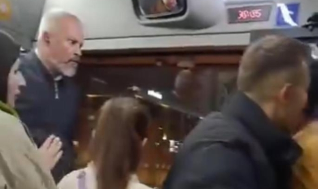 Otobüs doldu taştı, sürücü ile yolcu kavga etti
