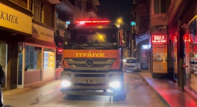 Otomobilin çarptığı doğalgaz kutusu patladı