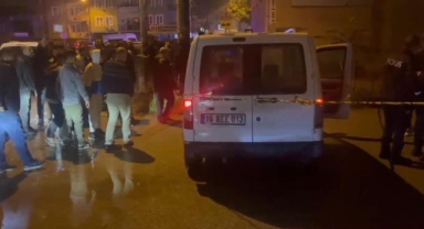 Otomobiliyle seyir halindeyken başından vuruldu
