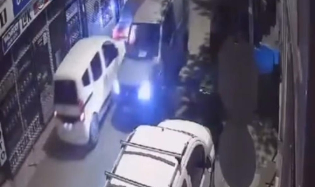 Park halindeki otomobile çarpıp kaçtı