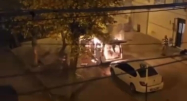 Park halindeki ticari araç alev topuna döndü