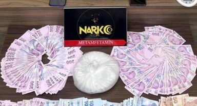 Polisten kaçan araçta 1 kilogram uyuşturucu bulundu