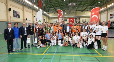 Şampiyon Veteranlara kupalar Başkan Aydın'dan