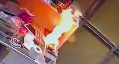 Tamire bırakılan telefon bomba gibi patladı