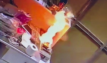 Tamire bırakılan telefon bomba gibi patladı