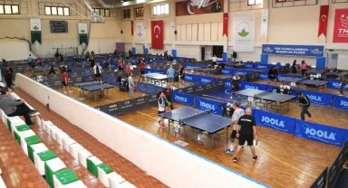 Ulusal Bursa Veteran Masa Tenisi Turnuvası başladı