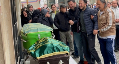 Yeliz öğretmen ve minik kızı gözyaşlarıyla son yolculuğuna uğurlandı