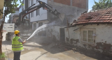 Yıldırım'da metruk durumdaki yapılar yıkılıyor