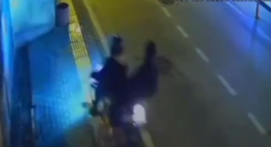 2 motosikletin karıştığı ilginç kaza kamerada
