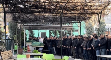 Adliye'de öldürülen baba-oğul yan yana toprağa verildi