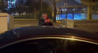 Aracın çekiciye bindirilmesini kayda aldılar