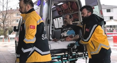 Babasını bıçaklayıp 112'den yardım istedi