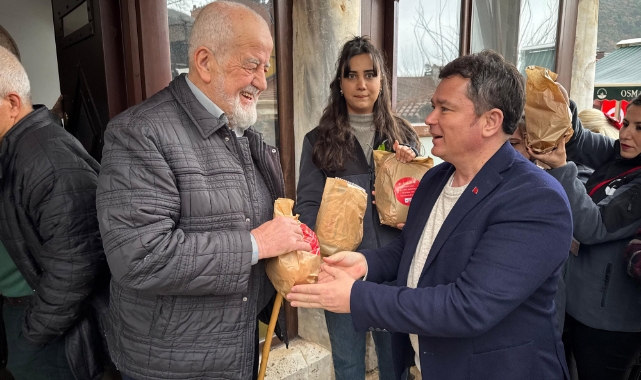 Başkan Aydın mahalleleri adım adım geziyor