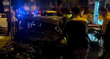 Bursa'da 2 araç kafa kafaya çarpıştı: 1 yaralı