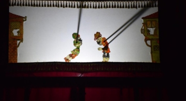 Çocuklar Hacivat-Karagöz oyunuyla eğlendi