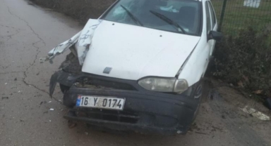 Hapşıran sürücü kontrolü kaybedip duvara çarptı