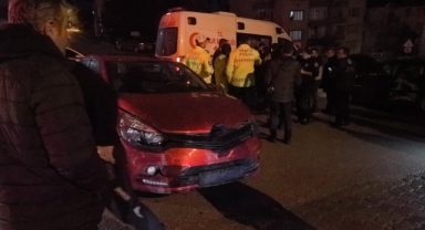 İnegöl'de iki otomobil çarpıştı: 1 yaralı