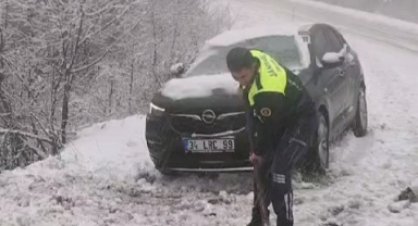 Kar yağışı sürücülere zor anlar yaşattı