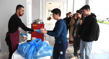 Kütüphane'de çorbalar Başkan Aydın’dan