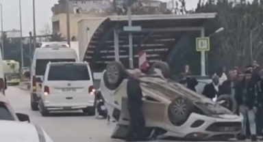 Takla atan otomobilde burnu bile kanamadı