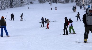 Yılbaşı öncesi Uludağ’da pistler doldu taştı