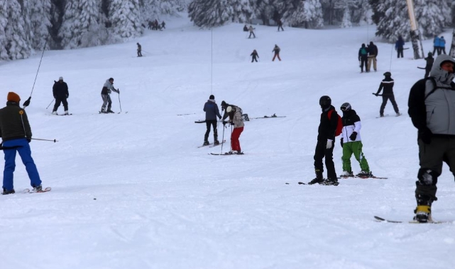 Yılbaşı öncesi Uludağ’da pistler doldu taştı