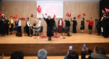 Zamansız Kadınlar oyunu Osmangazi’de sahne aldı