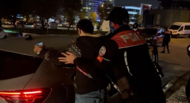 Zehir tacirleri takside 1.5 kilo uyuşturucu ile yakalandı